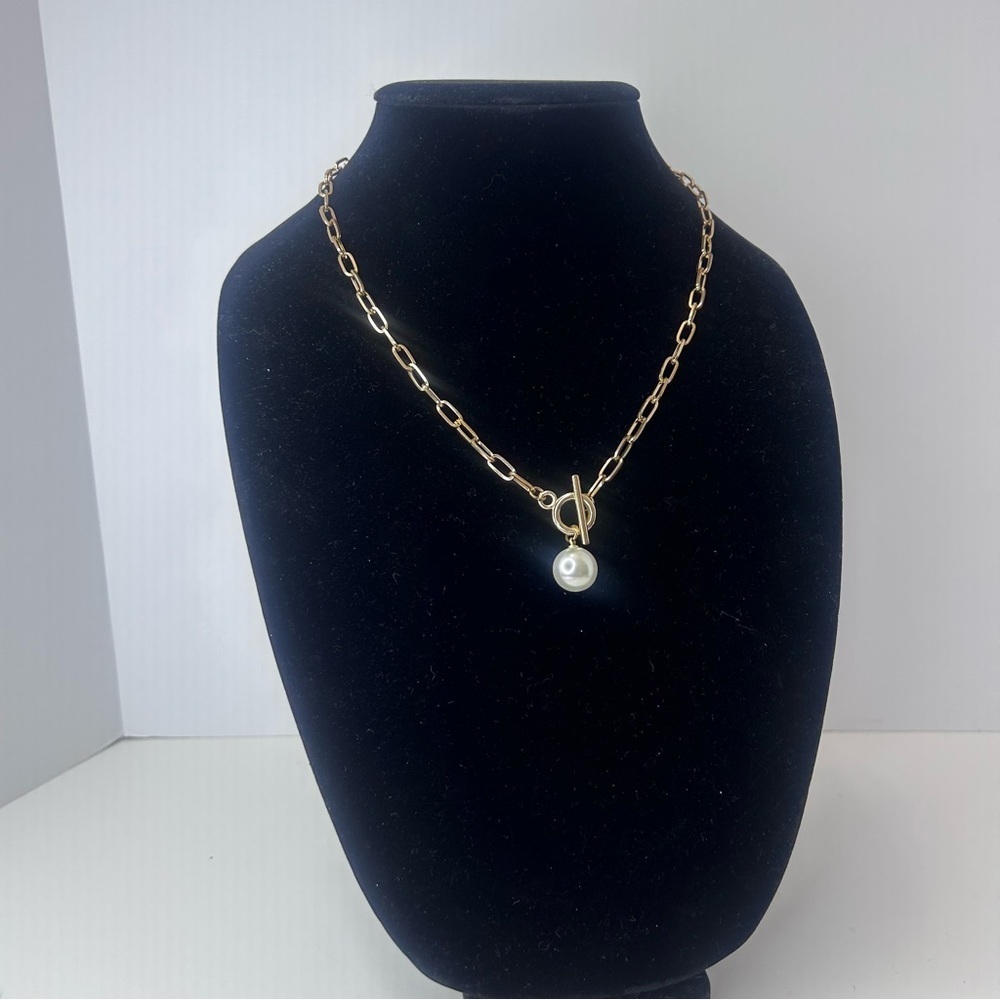 Elegant Gold Layered Necklace - Picture 6 of 11